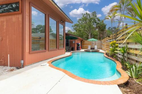 Dog Friendly Tropical Villa Heated Salt Pool - image 4