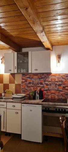 virtuve, Pensiunea Casa Țărănească (Pensiunea Casa Taraneasca) in Rusca