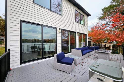 Lakeside Serenity by AvantStay Lakefront Newly Built Deck w Views