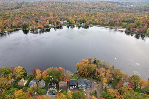 Lakeside Serenity by AvantStay Lakefront Newly Built Deck w Views