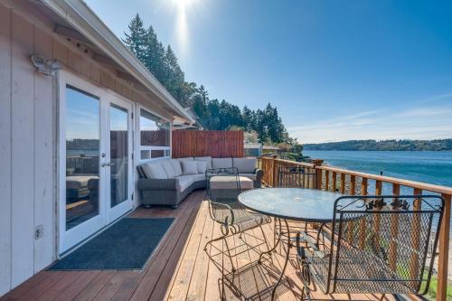 Port Orchard Waterfront Retreat Steps to Beach!