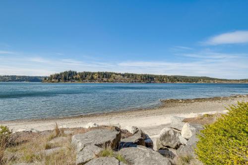 Port Orchard Waterfront Retreat Steps to Beach!