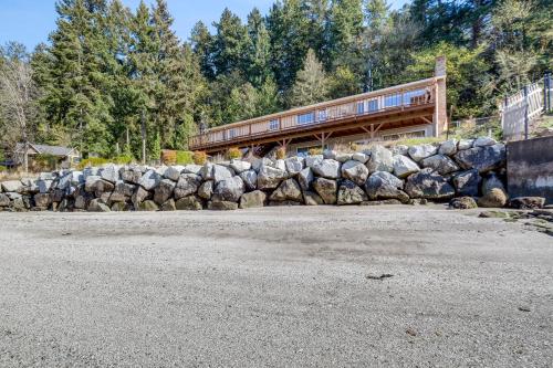 Port Orchard Waterfront Retreat Steps to Beach!