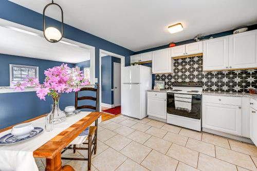 Eclectic Winston-Salem Home 3 Mi to Downtown! in Winston-Salem, USA