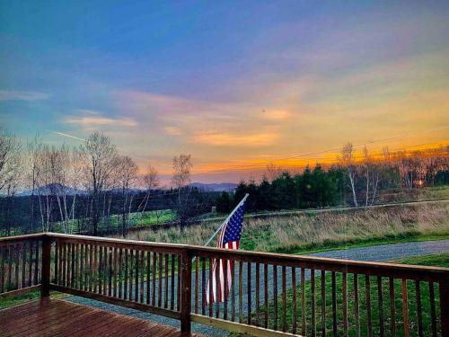 Journeys End Chalet - Minutes to Jay Peak!