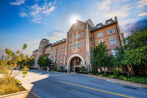 The Charles F. Knight Center in University City, USA