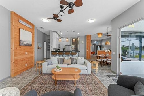 Golf Oasis-Game Room-Pool-Disney South Face Pool in Davenport, USA