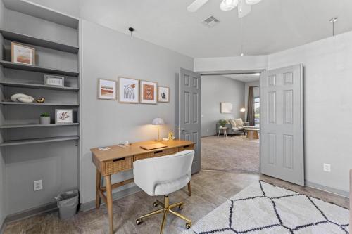 Golf Oasis-Game Room-Pool-Disney South Face Pool in Davenport, USA