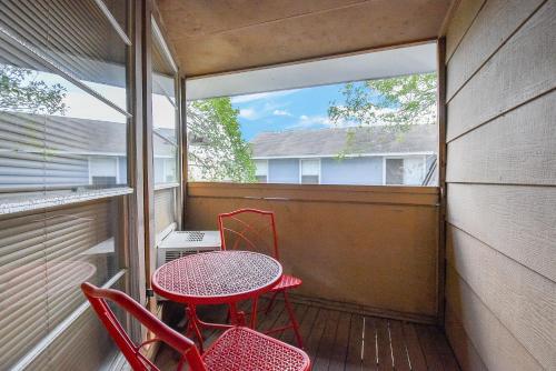 Facilities, Charming Home Near IAH, Minutes from Malls in Atascocita