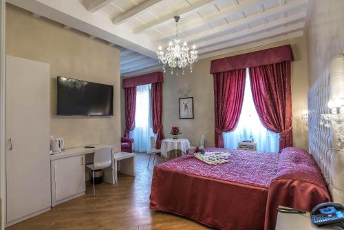 Trevi Rome Suite - image 3