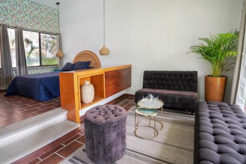 New Family Home with Pool Jacuzzi & Fronton in Cuernavaca, Mexico