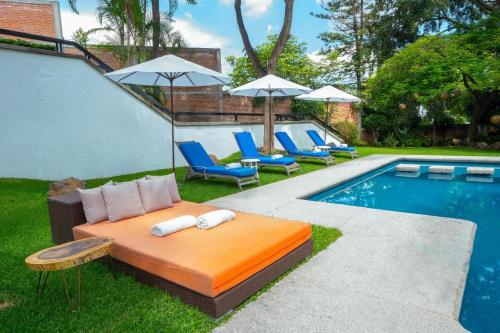 New Family Home with Pool Jacuzzi & Fronton in Cuernavaca, Mexico