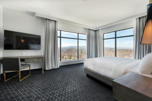 Embassy Suites by Hilton Asheville Downtown near Thomas Wolfe Emlékhely