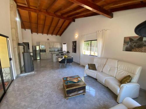 Lake view, comfort, close to the city, easy access in 伊帕卡賴