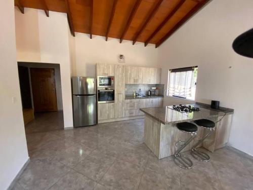 Lake view, comfort, close to the city, easy access in 伊帕卡賴