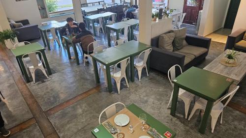 酒吧/高級酒吧, Folk Suites in 埃爾卡拉法特