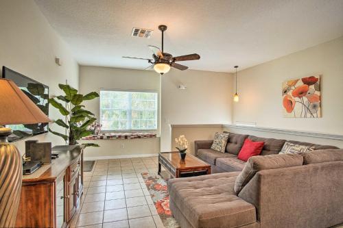Quiet Disney Condo w/ Balcony ~ 2 Miles to Disney World! in Orlando, USA