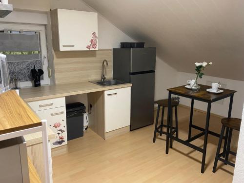 廚房, Deluxe Business Suite mit 2 Schlafzimmer & Parkplatz, Highspeed WLAN, Netflix Premium, zentral zu Au in 巴特腓特烈斯哈爾