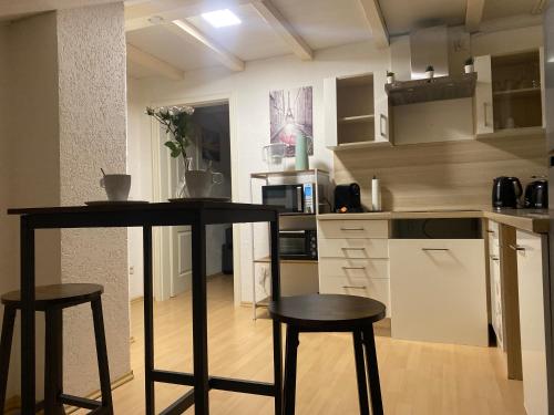 廚房, Deluxe Business Suite mit 2 Schlafzimmer & Parkplatz, Highspeed WLAN, Netflix Premium, zentral zu Au in 巴特腓特烈斯哈爾