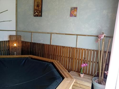 Spa, CABANE, BUNGALOW, BULLE ET SPA LE REFUGE ZEN ET BIEN ETRE in Meilhan-sur-Garonne