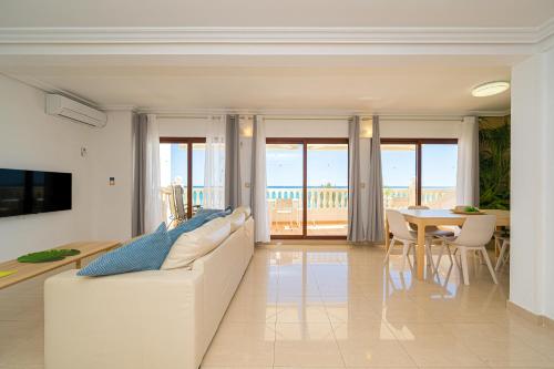  Front Line Apartment Jakarta 2, Unterkunft in El Campello