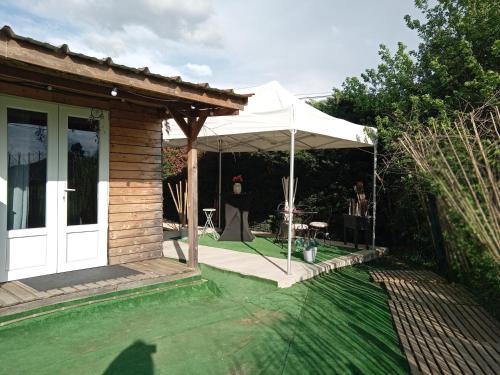 Garden, CABANE, BUNGALOW, BULLE ET SPA LE REFUGE ZEN ET BIEN ETRE in Meilhan-sur-Garonne