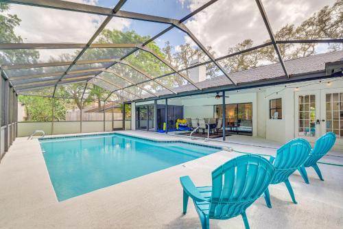 Spring Hill Retreat with Pool 7 mi to Weeki Wachee!