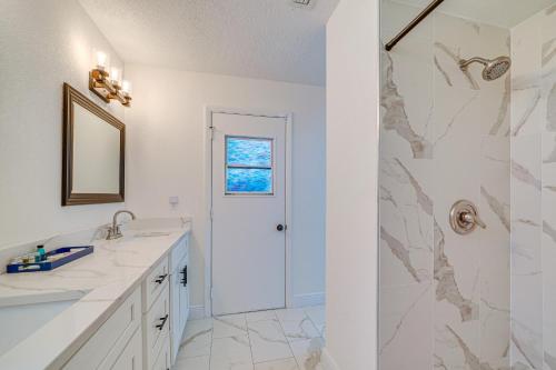 Spring Hill Retreat with Pool 7 mi to Weeki Wachee! Spring Hill Retreat with Pool 7 mi to Weeki Wachee!