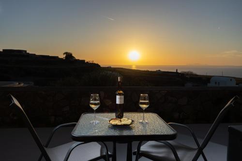 Nastram Suites Oia