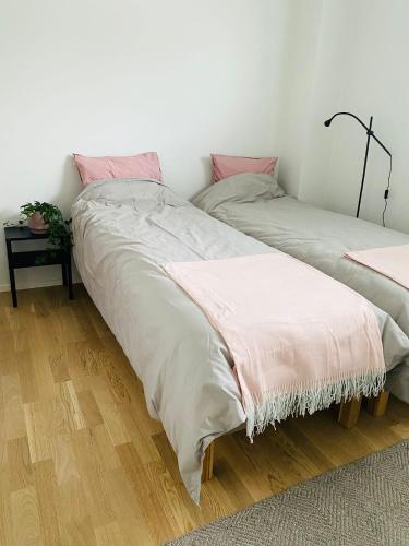 2 Bedroom Rose Charm - by University