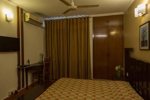 Room in BB - 1 Private Room In 3 Room Bnb In Hauz Khas in Center Delhi