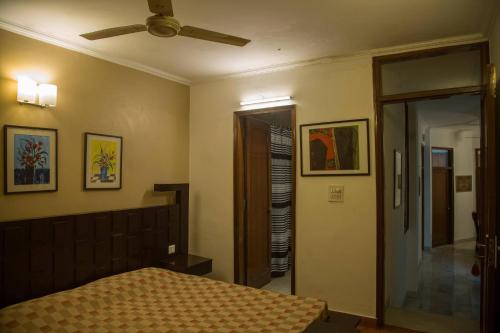 Room in BB - 1 Private Room In 3 Room Bnb In Hauz Khas in Center Delhi