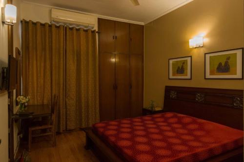 Room in BB - 1 Private Room In 3 Room Bnb In Hauz Khas in Center Delhi