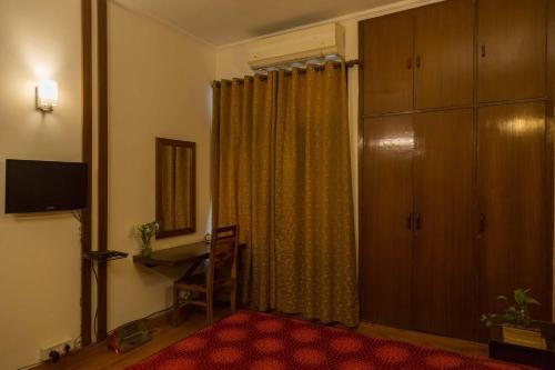 Room in BB - 1 Private Room In 3 Room Bnb In Hauz Khas in Center Delhi