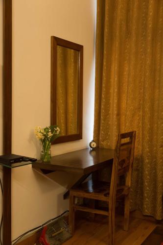 Room in BB - 1 Private Room In 3 Room Bnb In Hauz Khas in Center Delhi