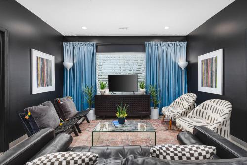 8 Beds 4 Bedroom WALK to restaurants, bars and coffee in Nashville, USA