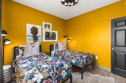 8 Beds 4 Bedroom WALK to restaurants, bars and coffee in Nashville, USA