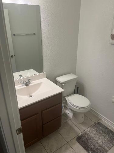 Spacious Room for Rent: Conveniently Located near Highway 1604!