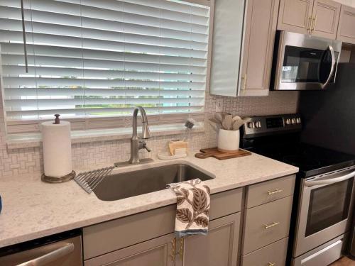Lakefront Duplex With Pontoon Boat 3 Bed House in Mount Dora, USA