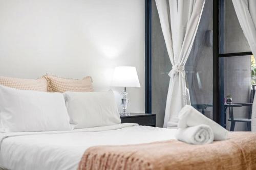 Convenient Modern 2Bed Apt Near Airport