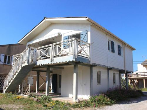 Chalet spacieux à 200m de la plage avec terrasse et parking – 8 couchages - FR-1-784-21 - Location, gîte - Gruissan