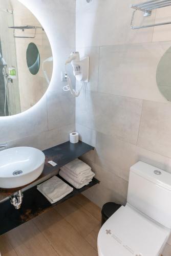 Standard Single Room image 6