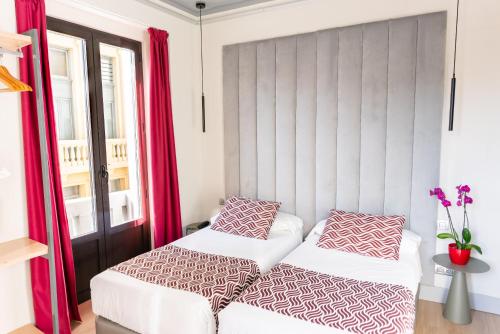 Standard Twin Room image 4