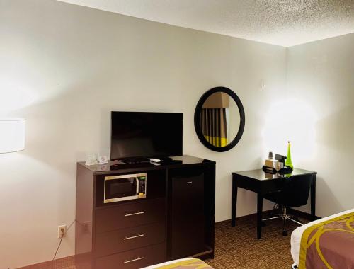 Forest City Inn - image 12