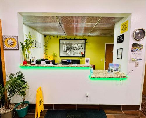 . Forest City Inn