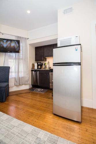 Renovated, Sunny, Spacious Studio In Boston in Boston, USA