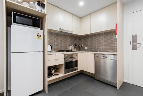 2 Bedroom 1 Bathroom City Apartment on level 1 with Parking image 4