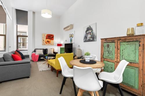 2 Bedroom 1 Bathroom City Apartment on level 1 with Parking image 6