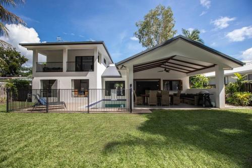 Cowrie Beach House Port Douglas