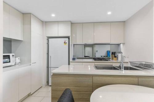 Two Bedroom Private Apartment In Lane Cove with Parking in Hunters Hill